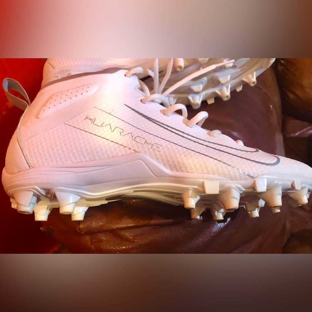 Nike cleats like new!